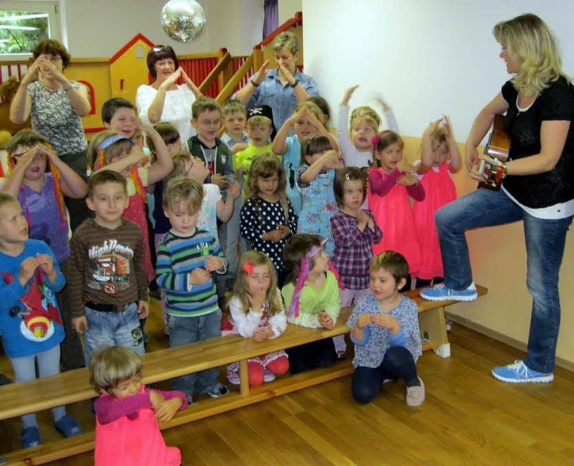 Die Mädchen und Jungen der Kita haben ein kleines Programm aufgeführt.