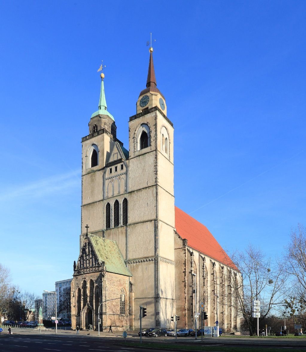 Die doppeltürmige Johanniskirche in Magdeburg. Der Landtag von Sachsen-Anhalt wird erstmals in der Magdeburger Johanniskirche tagen.