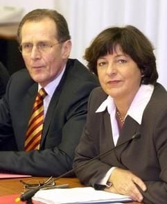 Sozialministerin Ulla Schmidt und der Rentenexperte Bert Rürup arbeiten an Vorschlägen zur Reform des deutschen Sozialsystems (Archivbild). (Foto: dpa)