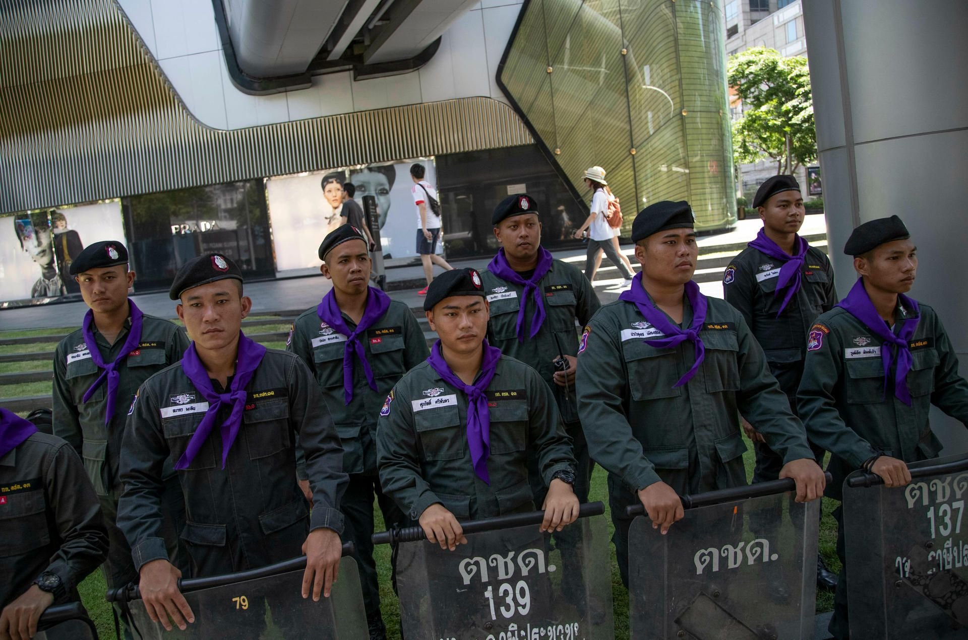 Thailändische Polzisten im Einsatz.