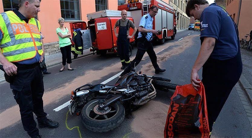Bei einem Unfall Hinter dem Zoll wurde ein Motorradfahrer schwerst verletzt.