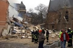 Eine Gasexplosion hat am Samstag in der Stephanusstraße in Halle ein Bild der Verwüstung geschaffen. Das Gründerzeithaus wurde dem Erdboden gleich gemacht, zwei angrenzende Häuser sind stark beschädigt.(Foto: dpa)