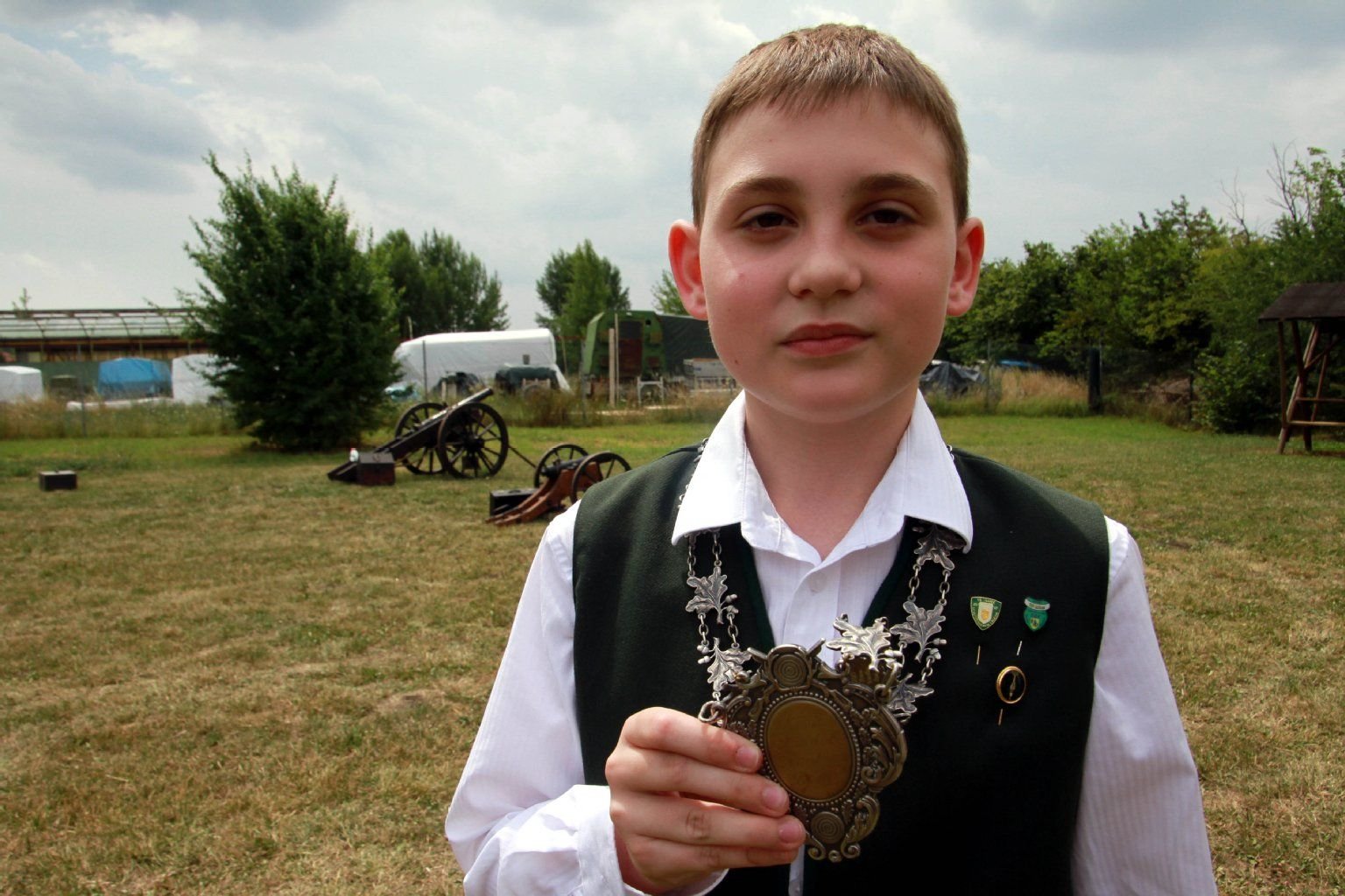 Zu den Gratulanten gehörte auch der zwölfjährige Bruno Werther aus Laucha. Er ist Kreisjugendschützenkönig.