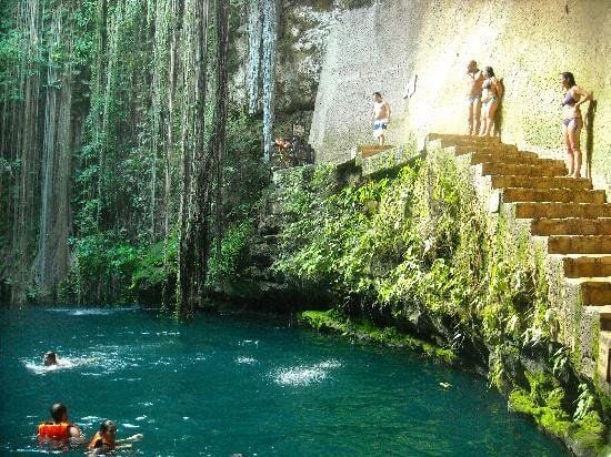 Cenote Ik Kil in Chichén Itzá, Mexiko: Baden im Jungbrunnen der Maya, wenn das nicht verlockend ist...