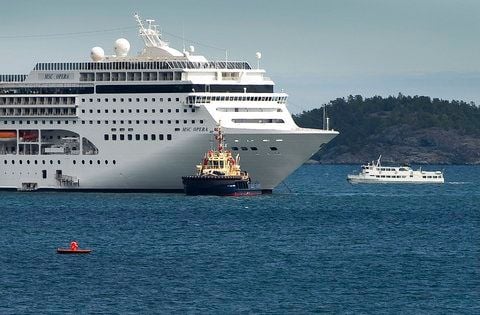 Ohne Licht und Klospülung: Die «MSC Opera» in ihrer misslichen Lage. (FOTO: DPA)
