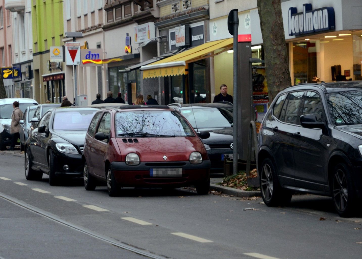 Kein Kavaliersdelikt - Parken in der zweiten Reihe kann einigen Ärger provozieren.