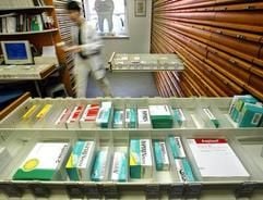 Die höheren Zuzahlungen seit Start derGesundheitsreform haben die Arzneimittelausgaben der gesetzlichenKrankenkassen stark sinken lassen. (Foto: dpa)