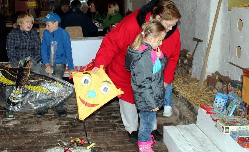 Hanna Marie Salbenblatt errang mit ihrem lachenden Drachen Platz eins im Schönheitswettbewerb und durfte sich einen Preis aussuchen.