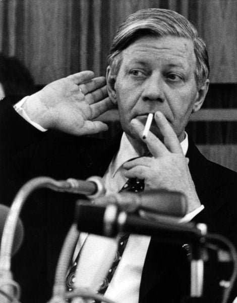 Helmut Schmidt bei einer Pressekonferenz im März 1977 in Bonn.
