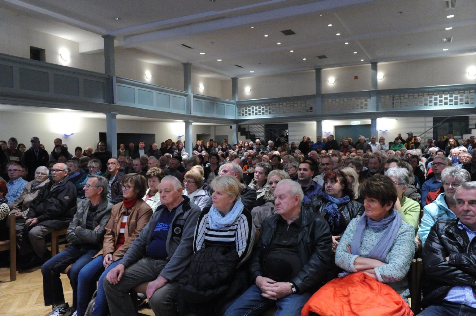 Volles Haus im Helbraer "Sonnensaal": Die Infoveranstaltung zu den Abwasserbeiträgen liessen sich die Bürger nicht entgehen.