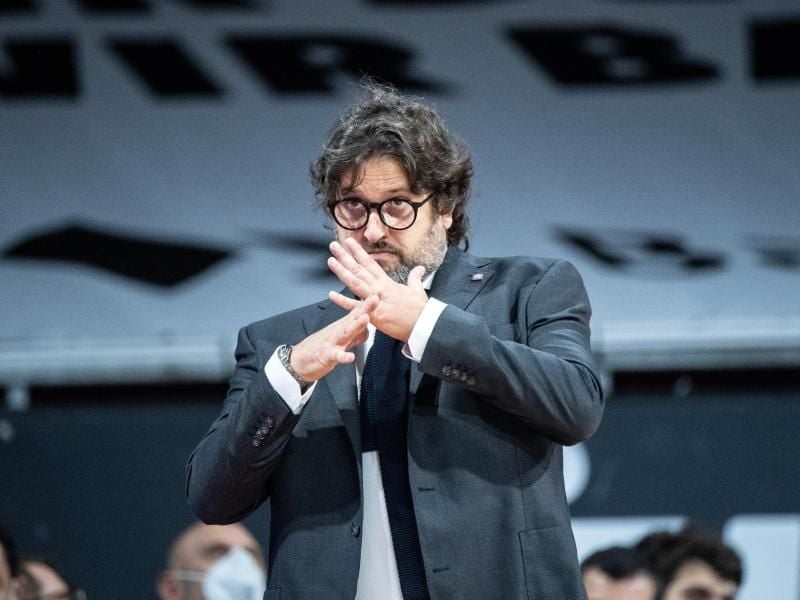 Trainer Andrea Trinchieri steht mit den Bayern-Basketballern in der Euroleague gut da. Foto: Matthias Balk/dpa