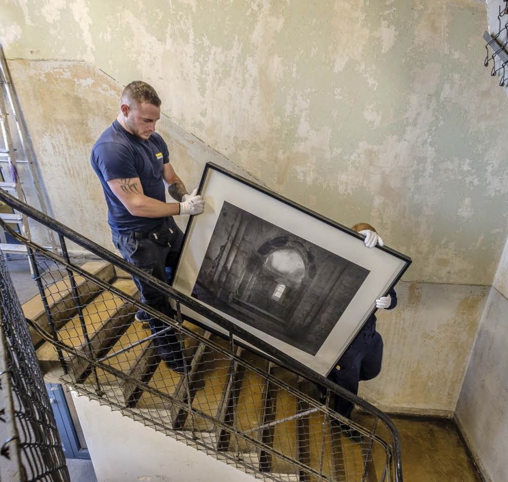 Das war’s: Die Ausstellung „Luther und die Avantgarde“ im alten Gefängnis von Wittenberg ist Geschichte. Tagelang haben nach dem 1. November Mitarbeiter der Firma Hasenkamp die Kunst aus dem Knast hinaus getragen.