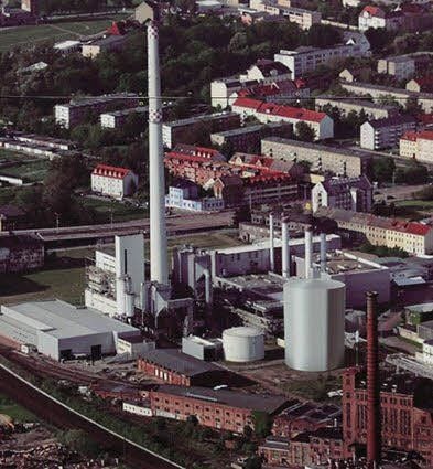 Eine Skizze: So passt sich der Wärmespeicher in das Gelände ein.