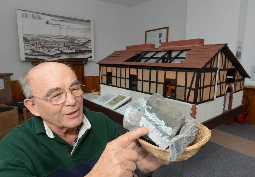 Hans Trosien hat etliche Modelle wie das der Kupferhütte für die Ausstellung gebaut.
