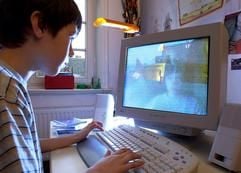 Nicht immer harmlos: In Internet-Chats, die vor allem Kinder besuchen, treiben manchmal auch Pädophile ihr Unwesen. (Foto: dpa)