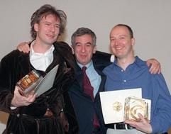 Der damalige Kulturbeauftragte der Bundesregierung Michael Naumann (M.) mit Thomas Brussig (r.) und Leander Haußmann (Archivfoto von 1999).