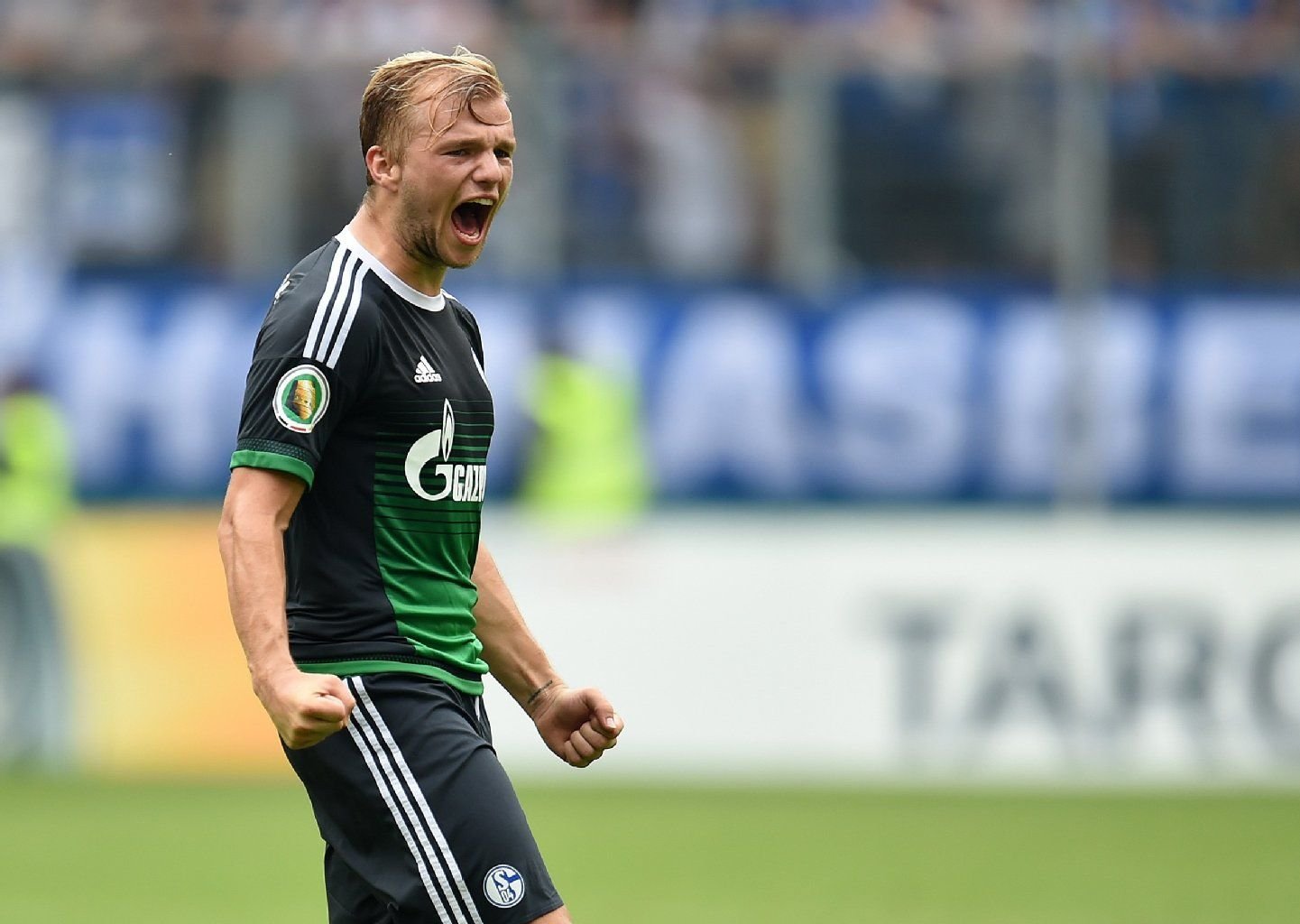 Johannes Geis ordnet das Spiel von Schalke 04.