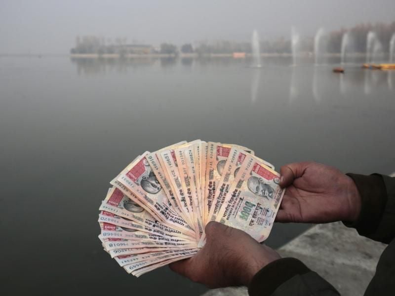 „Um uns aus dem Griff von Korruption und Schwarzgeld zu befreien, haben wir entschieden, dass die aktuellen 500- und 1000-Rupien-Noten nicht mehr gültig sind”, sagte Premierminister Narendra Modi. Foto: Farooq Khan