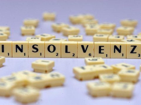 Mit Scrabble-Buchstaben gelegter Schriftzug «Insolvenz».