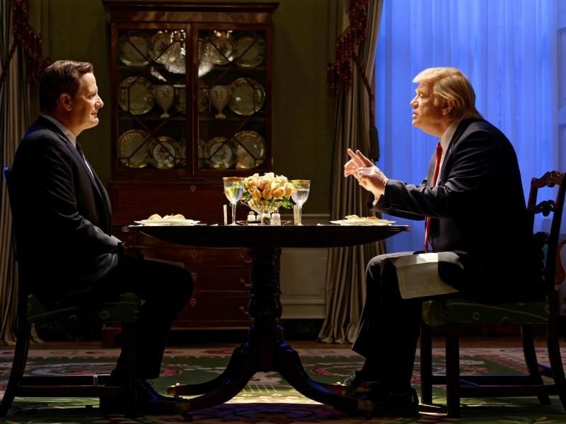 Jeff Daniels als James Comey (l) und Brendan Gleeson als Donald Trump in einer Szene von „The Comey Rule”. Foto: Ben Mark Holzberg/CBS/Sky/dpa