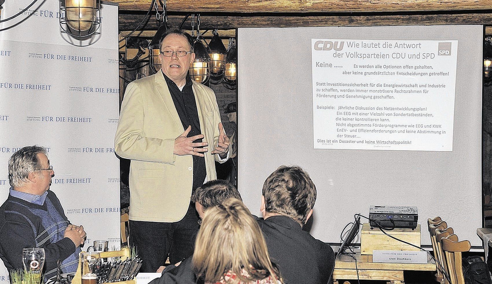 Uwe Zischalke erläutert in Gräfenhainichen die Chancen und Risiken der Energiewende.