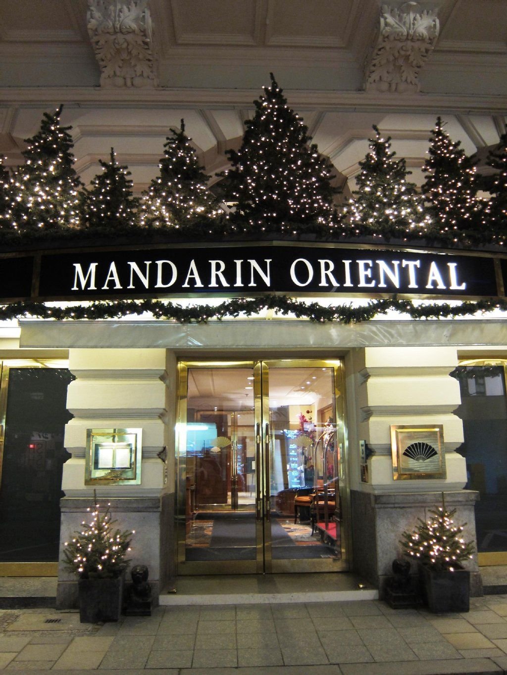 Punktet nicht zuletzt aufgrund der guten Innenstadtlage, das Mandarin Oriental München.