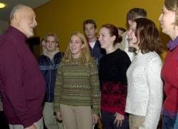 Kurt Masur mit jungen Musikern