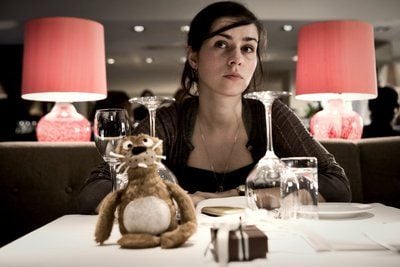 Nora Tschirner in eine Szene von «Keinohrhasen». Die deutsche Komödie von und mit Til Schweiger war der erfolgreichste Film des Jahres in den deutschen Kinos. (FOTO: DPA)