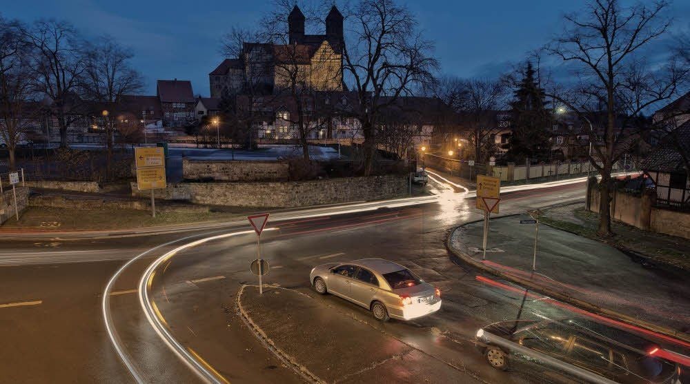 Die Mauer am Parkplatz Wipertistraße musste zuerst zurückversetzt werden, um Platz für den Kreisverkehr zu schaffen.