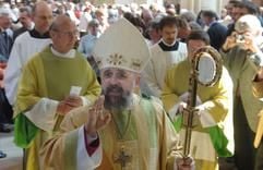 Bischof Gerhard Feige, aufgenommen am Samstag (16.04.2005) in der Kathedrale Sankt Sebastian in Magdeburg nach seiner offiziellen Amtseinführung. (Foto: dpa)