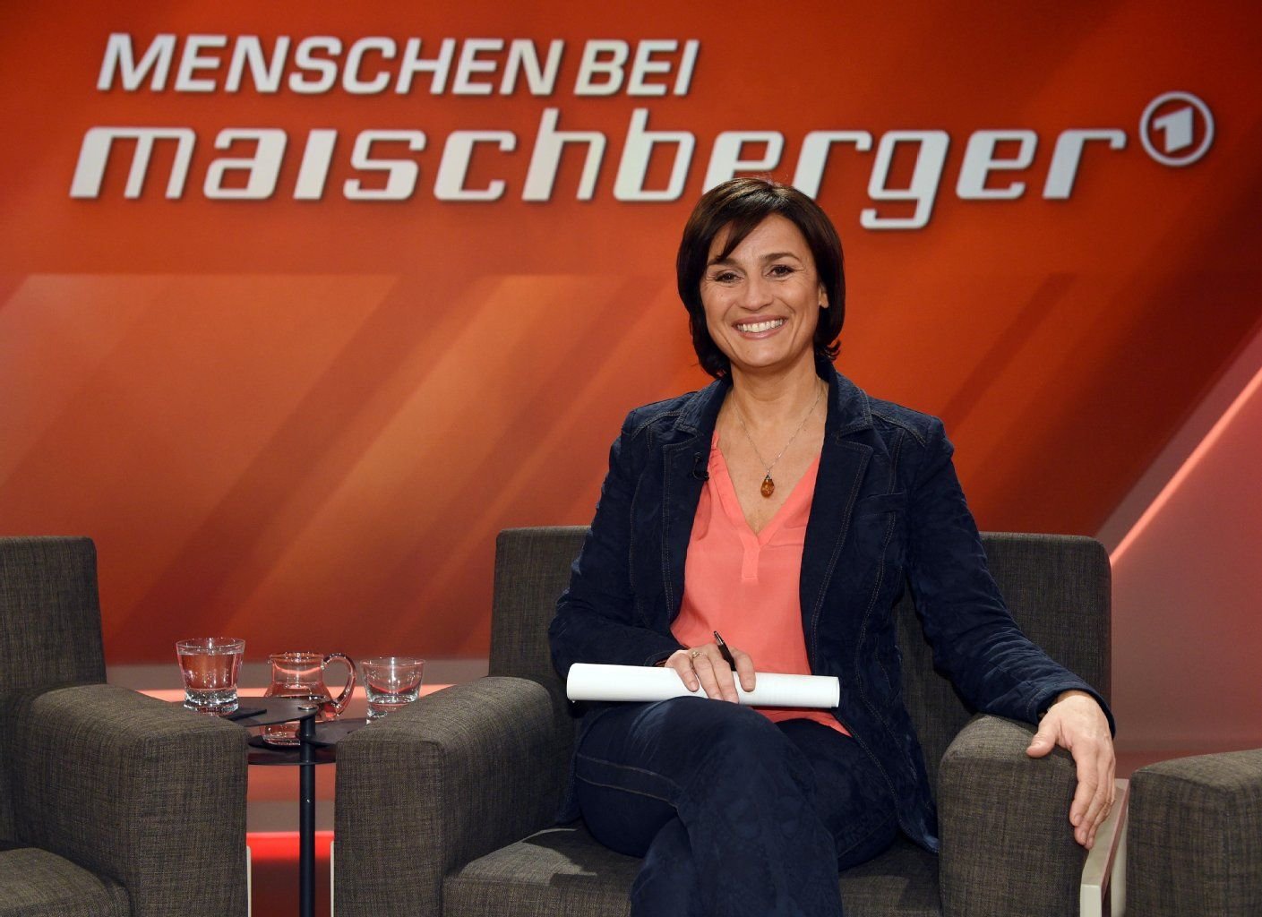 Moderatorin Sandra Maischberger posiert nach der Aufzeichnung der ARD Talkshow „Menschen bei Maischberger“.