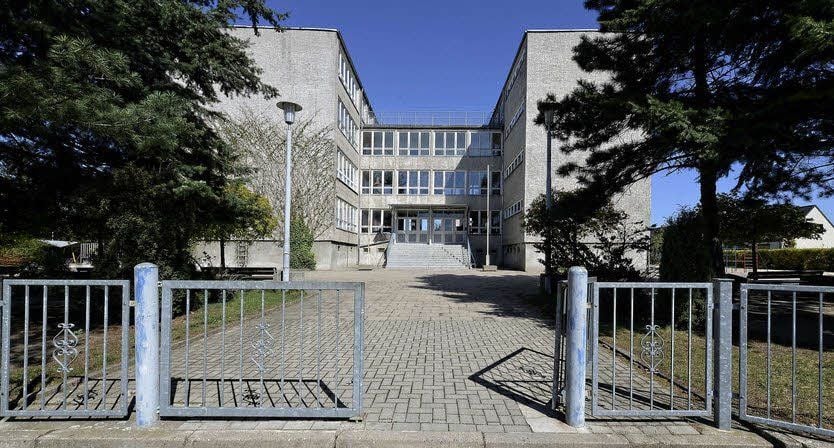 Die Schule im Fliederweg steht leer und soll für den Hort hergerichtet werden.