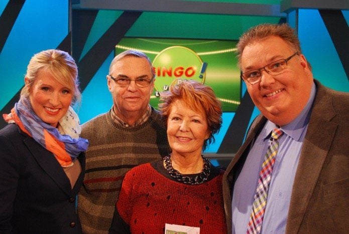 Helga Steinbiß mit dem "Bingo-Bären".