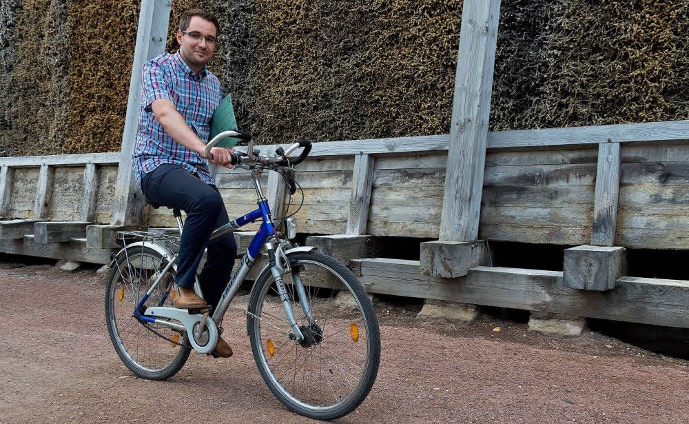 Einen Dienstwagen hat Bad Dürrenbergs Bürgermeister Christof Schulze zwar auch, am liebsten fährt er aber mit dem Rad.