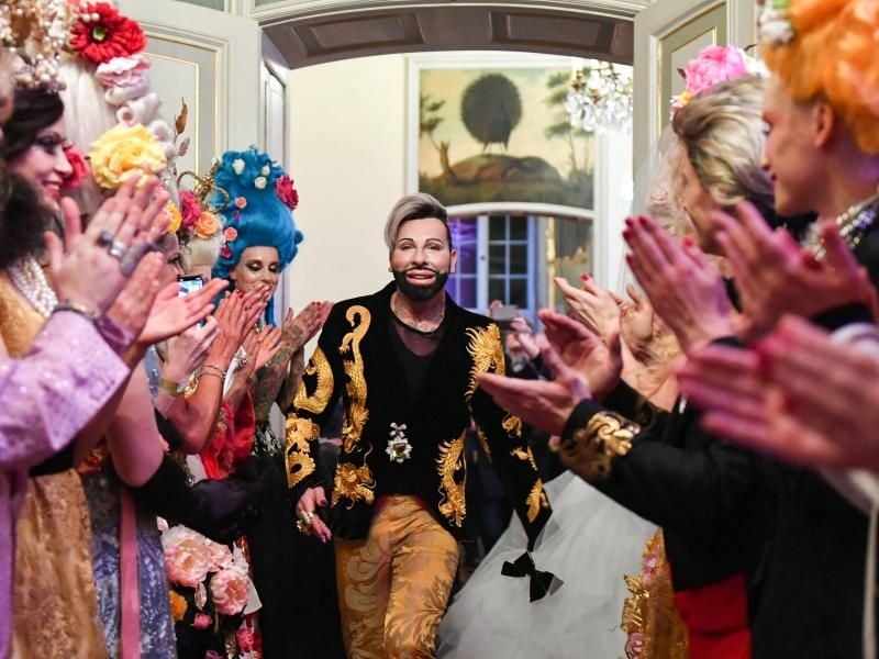 Applaus für Harald Glööckler. Foto: Jens Kalaene