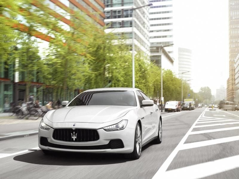 Ein Italiener will das deutsche Business-Segment erobern. Der neue Maserati Ghibli tritt gegen den 5er BMW, Audi A6 und die Mercedes E-Klasse an.
