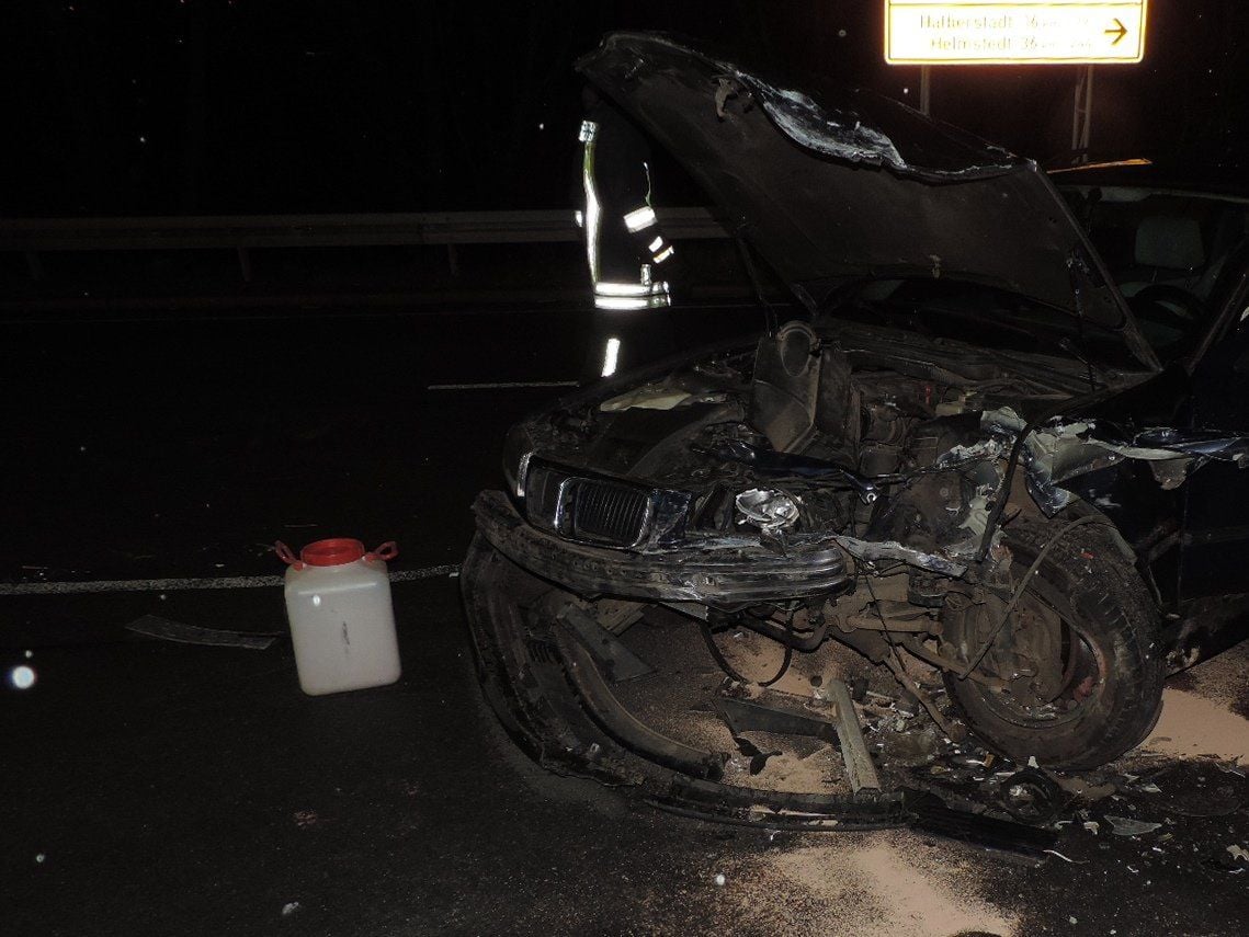 Ein 48-jähriger Mann aus Ilsenburg verursachte unter Alkoholeinfluss auf der B79 einen Verkehrsunfall.