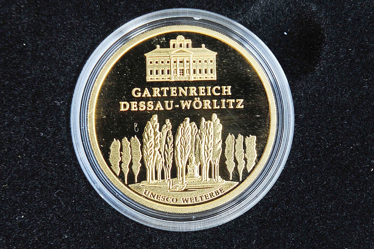 Die Münze aus 999er Feingold wiegt 15,5 Gramm und hat einen Durchmesser von 28 Millimeter. Die Auflage ist auf 220.000 Stück limitiert.