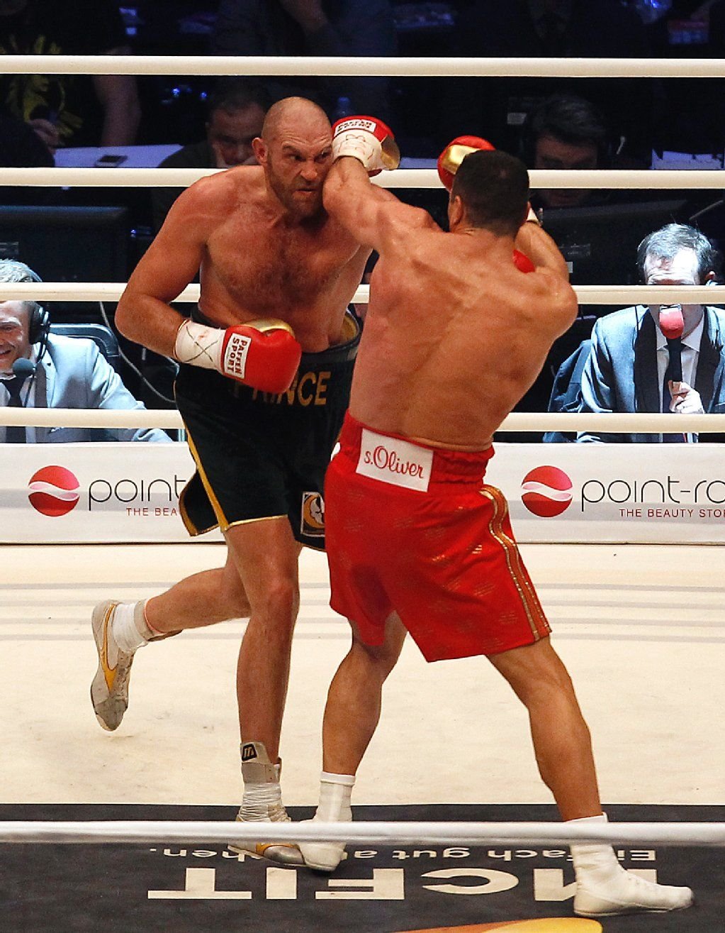 Tyson Fury mit einem Treffer gegen Wladimir Klitschko.