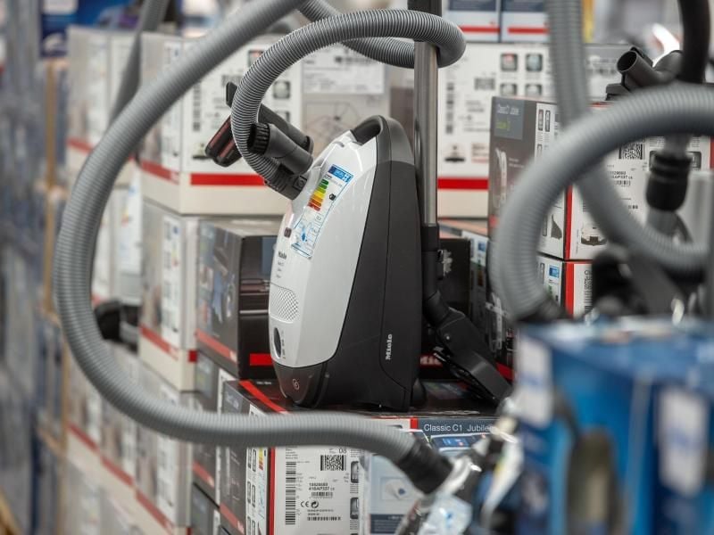 Das EU-Gericht hat entschieden, dass die Energie-Effizienz von Staubsaugern nicht mit leerem Behälter getestet werden darf. Foto: Armin Weigel/Symbolbild