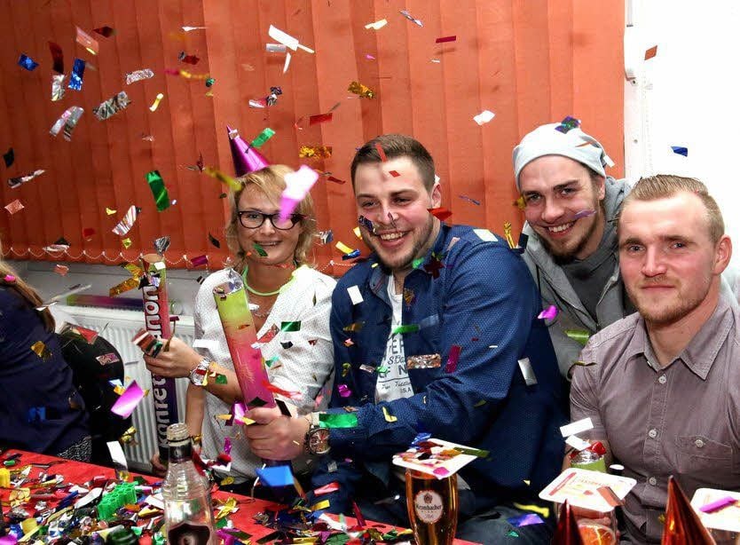Stefanie, Benjamin, Martin und Max (v.l.) machten in Peißen Party