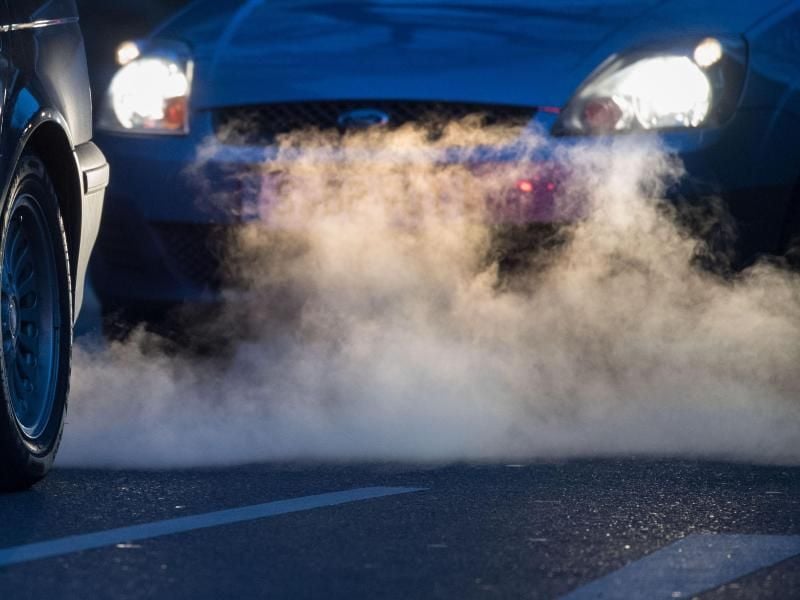 In vielen Städten wird es 2019 voraussichtlich die geplanten Fahrverbote für ältere Autos mit Dieselmotor geben. Foto: Marijan Murat
