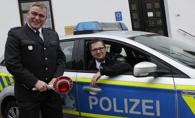 Im Mansfelder Grund - Helbra sind Carsten Kopatz (Foto rechts: links) und Markus Cramer im Dienst.