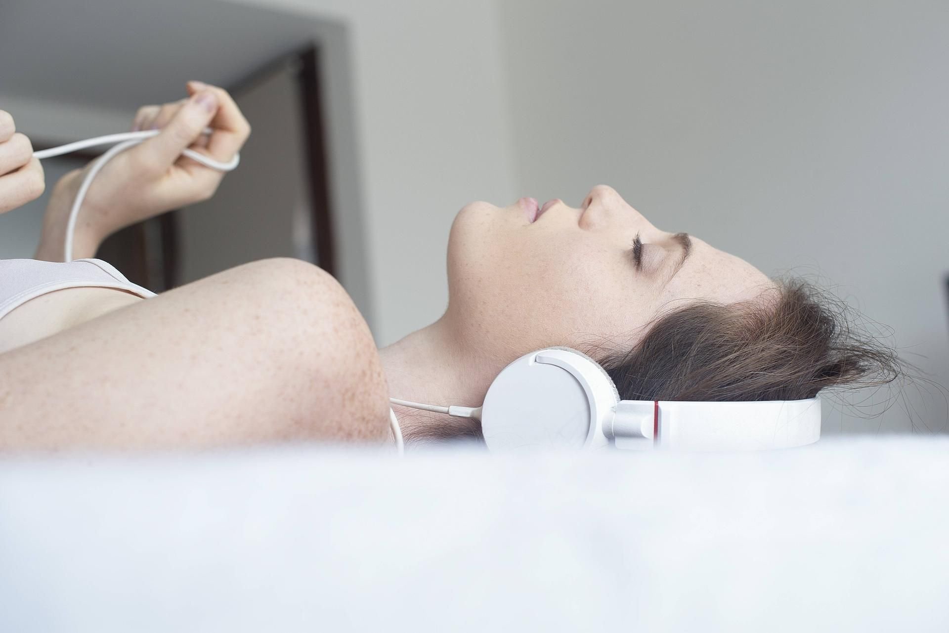In Sex-Podcasts reden Menschen offen über ihr Sex- und Gefühlsleben.