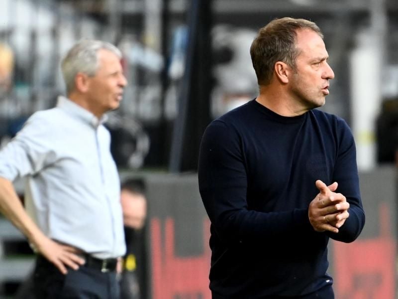 Treffen im Bundesliga-Gipfel mit ihren Teams aufeinander: Bayern-Coach Hansi Flick (r) und Dortmunds Lucien Favre. Foto: Federico Gambarini/dpa-Pool/dpa