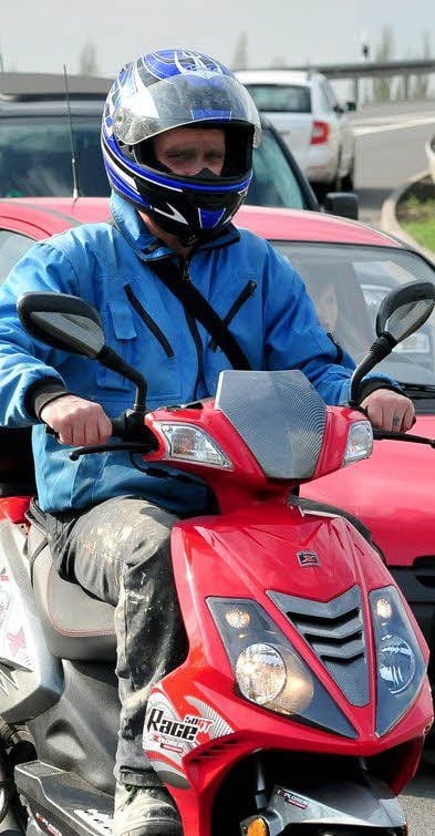 Jugendliche ab 15 Jahre dürfen jetzt Moped fahren.