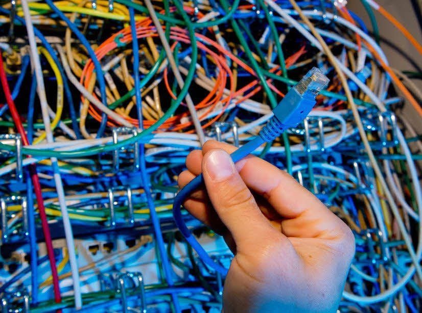 Kabel und Stecker für Datenverbindungen