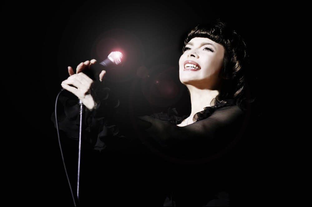 Mireille Mathieu singt ihre schönsten Lieder im März in Halle.