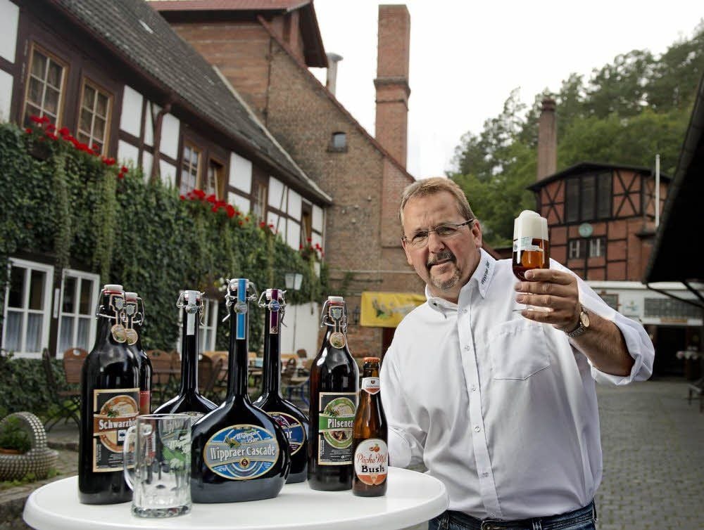 Norbert Gehring vor seiner Brauerei in Wippra