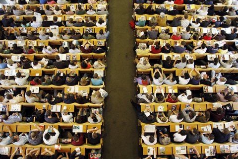 Studenten sitzen in einem Hörsaal. (SYMBOLFOTO: DAPD)